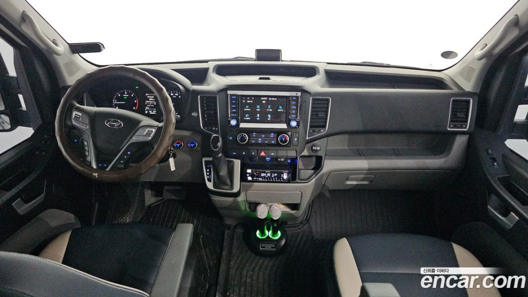 Hyundai Solati 15-seater, 2024