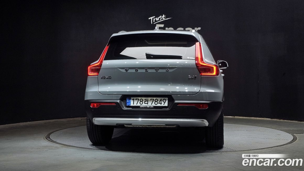 Volvo XC40 B4 Ultimate Bright, 2024