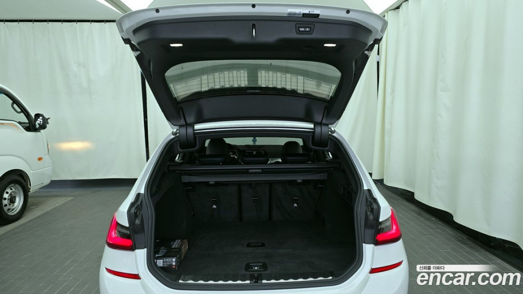 BMW 3-Series 320d Touring M Sport, 2022