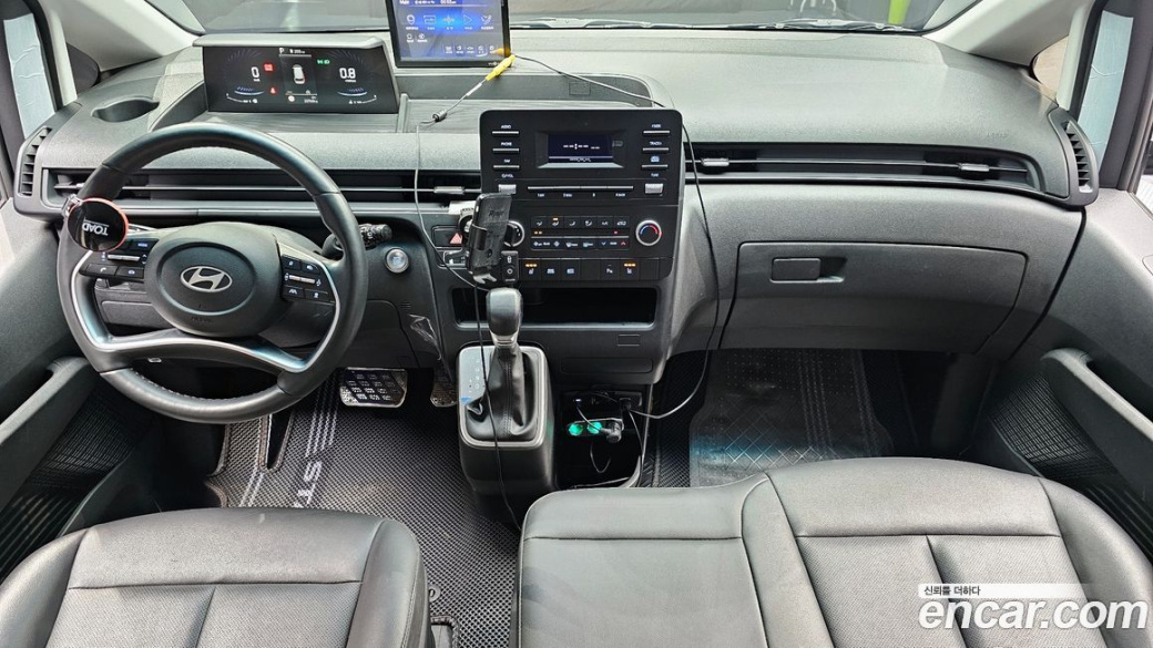 Hyundai Staria 4WD Tourer 9-Seater, 2025