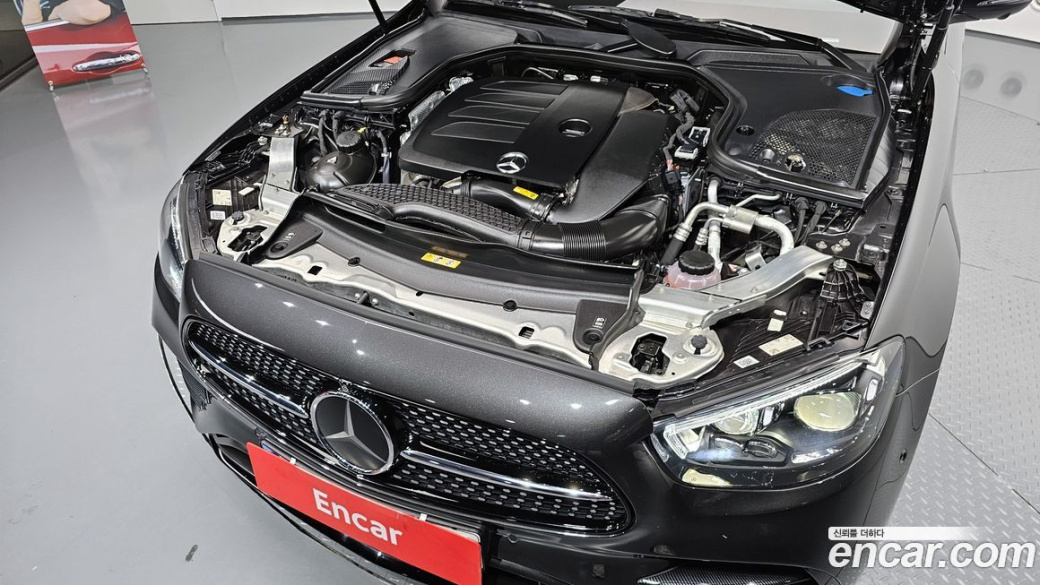 Mercedes-Benz E-Class E350 4MATIC AMG Line, 2023