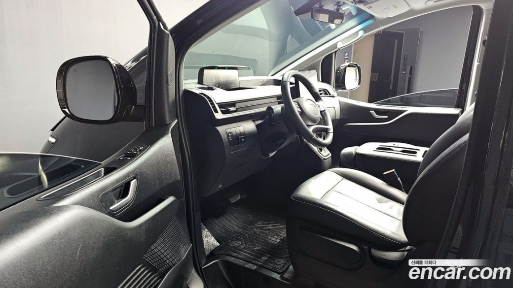 Hyundai Staria Tourer 9-Seater, 2025