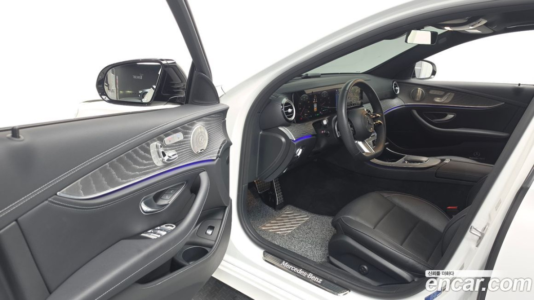 Mercedes-Benz E-Class E350 4MATIC AMG Line, 2023