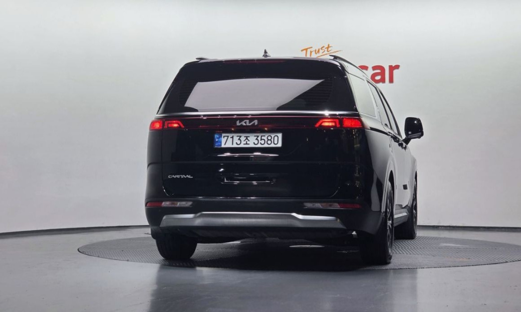 Kia Carnival 11-Seater Signature, 2023