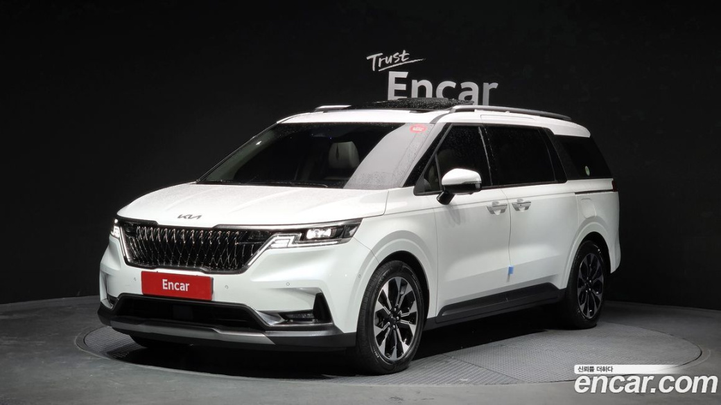 Kia Carnival 7-Seater Outdoor, 2023