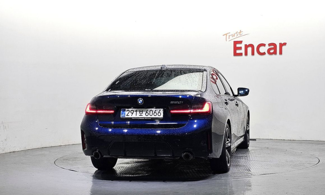 BMW 3-Series 320i M Sport, 2025