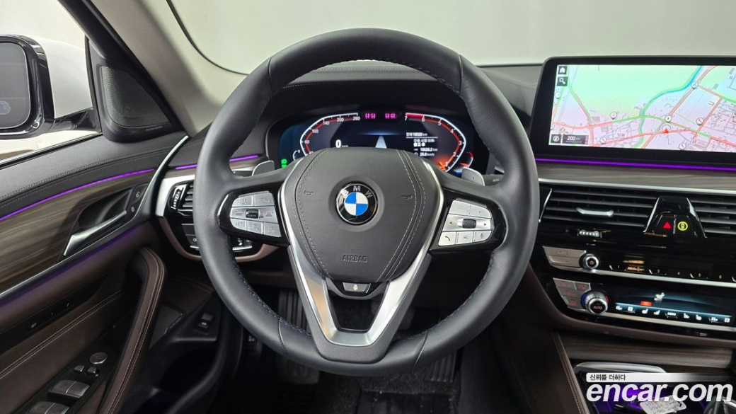 BMW 5-Series 530i Luxury, 2023