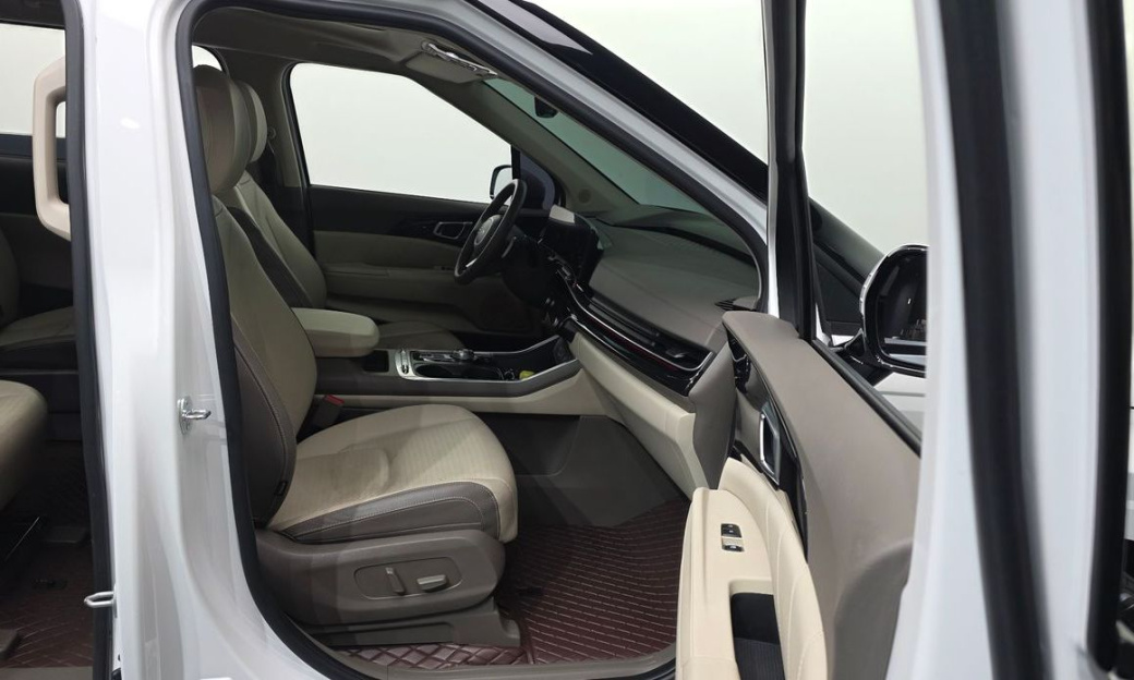 Kia Carnival 9-Seater Signature, 2024