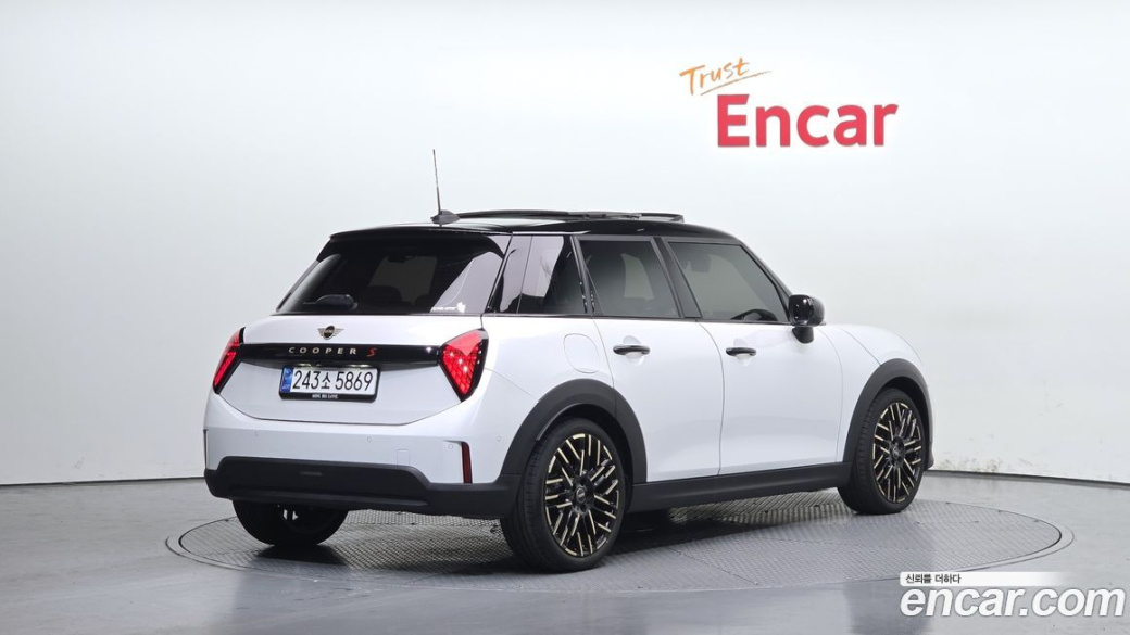 Mini Cooper 5 Door Favoured, 2025