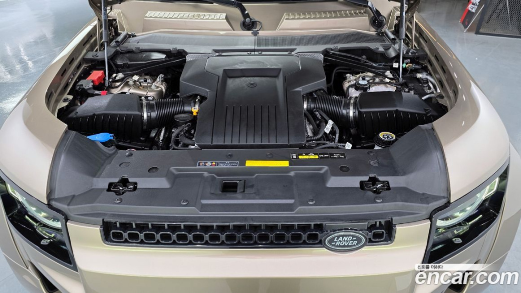 Land Rover Defender 110 P635 Octa, 2025