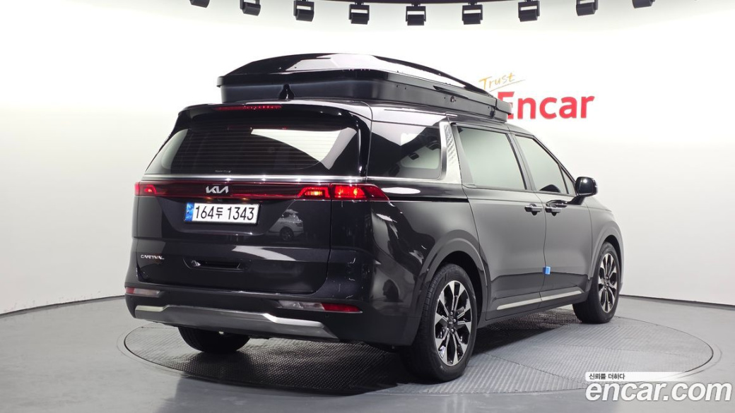 Kia Carnival 7-Seater Outdoor, 2022