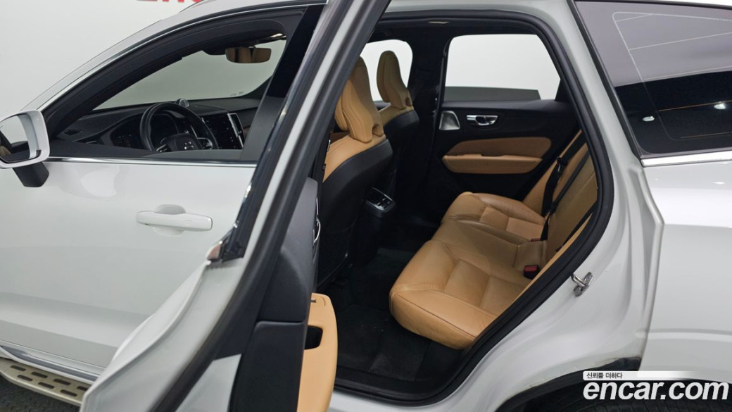 Volvo XC60 B6 Inscirtion, 2022