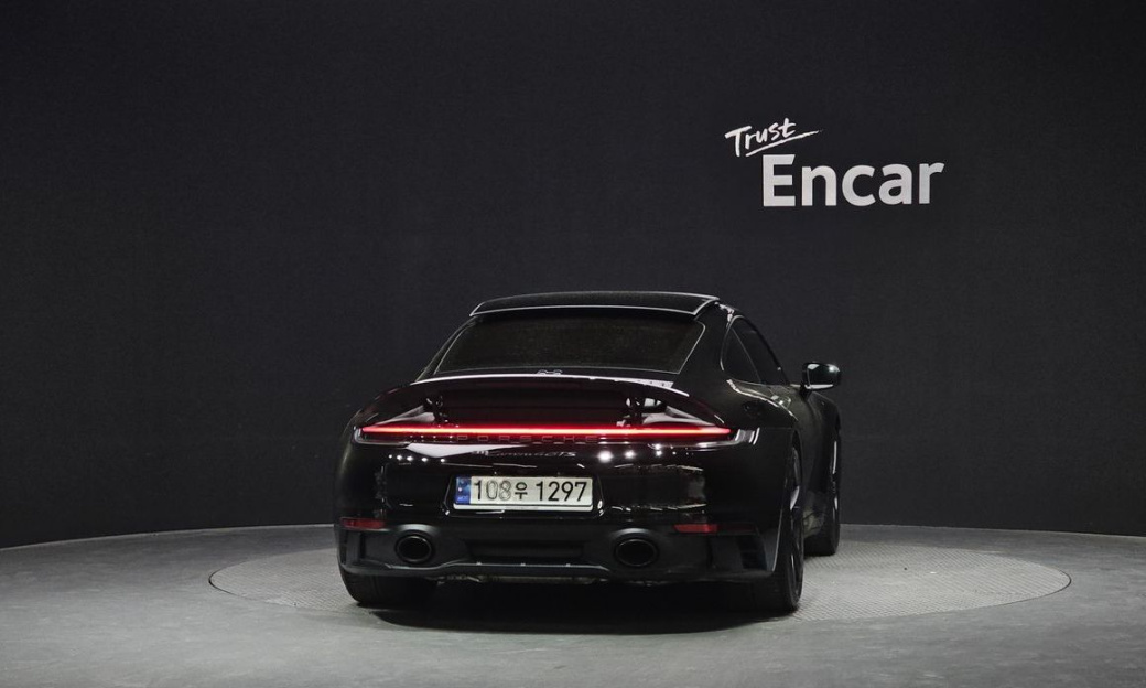 Porsche 911 Carrera 4 GTS, 2023