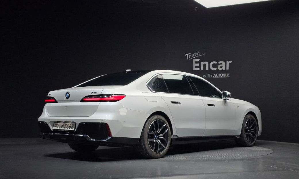 BMW 7-Series 740i xDrive M Sport, 2025