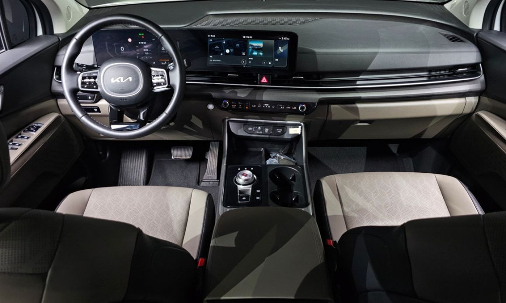 Kia Carnival 9-Seater Prestige, 2025