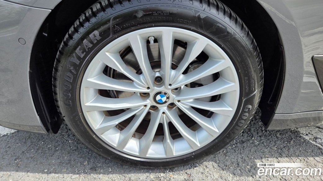 BMW 5-Series 520i Luxury, 2022