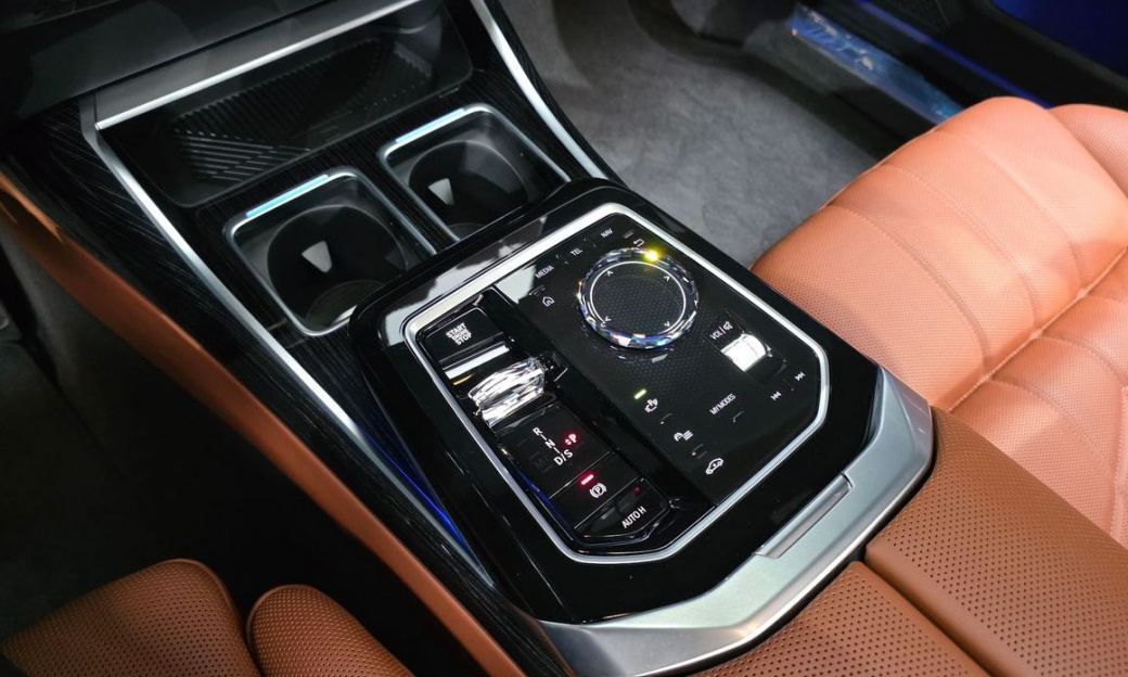 BMW 7-Series 740d xDrive M Sport, 2025