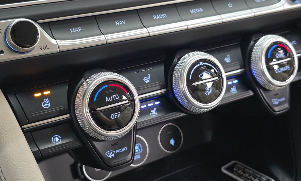 Genesis G70 Gasoline 2.0T 4WD, 2022