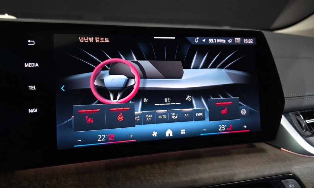 BMW 2-Series 220i Luxury, 2024