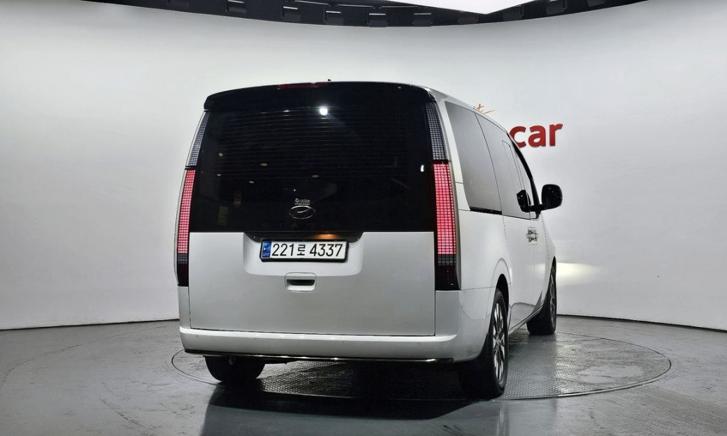 Hyundai Staria Lounge 9-Seater, 2024