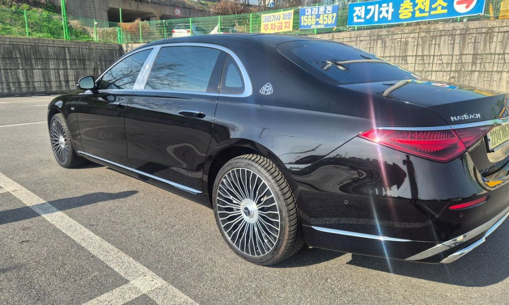 Mercedes-Benz S-Class Maybach S680 4MATIC, 2023