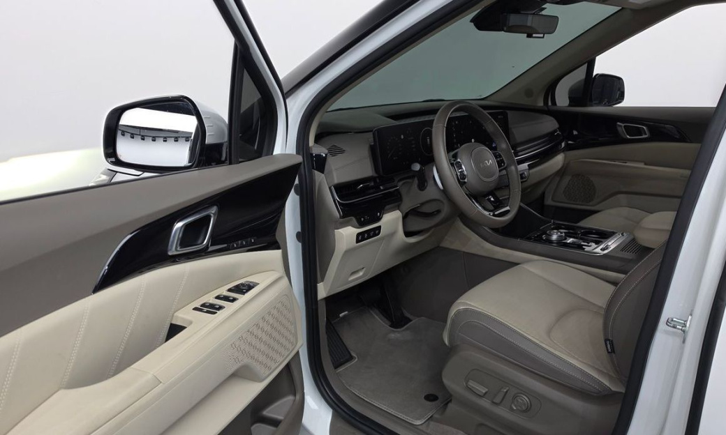 Kia Carnival 7-Seater Signature, 2024