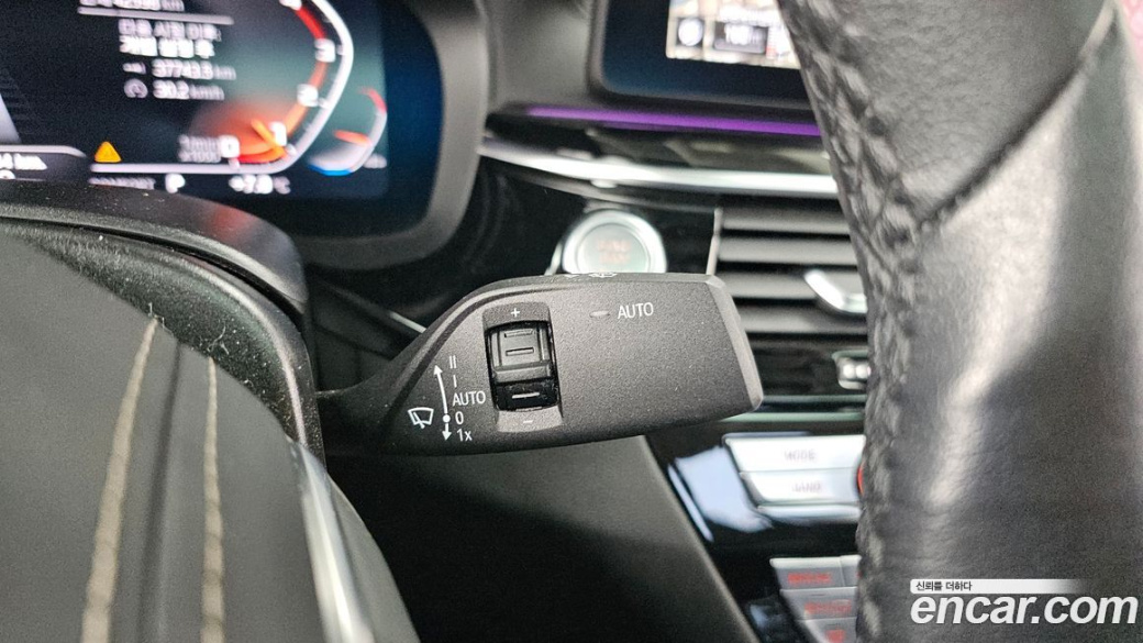 BMW 5-Series 520i Luxury, 2022