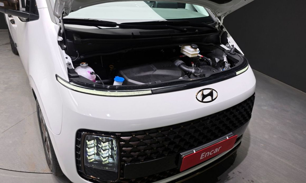 Hyundai Staria 2WD Camping Car, 2024