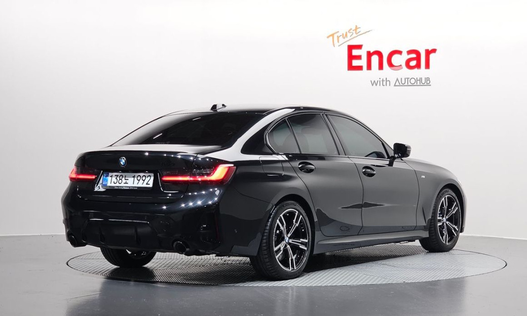 BMW 3-Series 320i M Sport, 2025