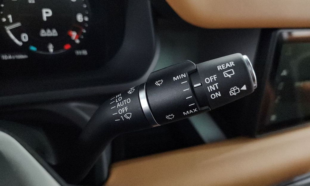 Land Rover Defender 110 P300 X-Dynamic SE, 2024