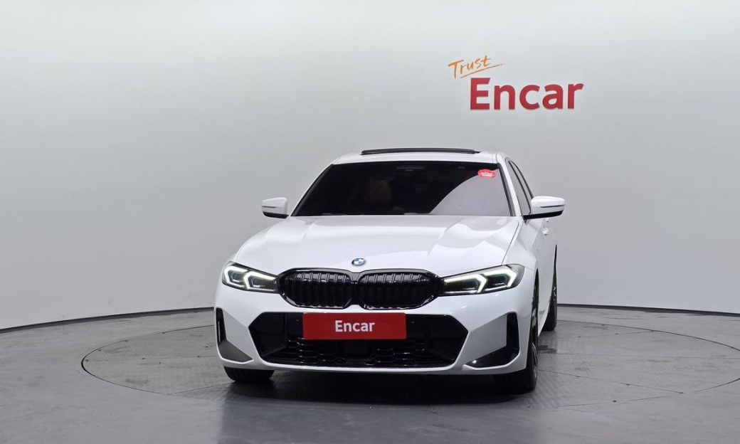 BMW 3-Series 320i M Sport, 2023