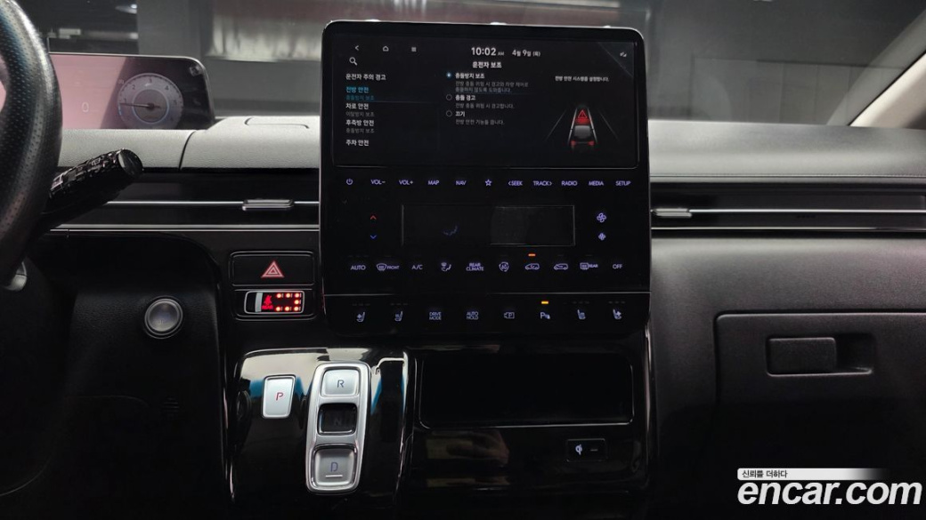 Hyundai Staria 4WD Lounge 9-Seater, 2022