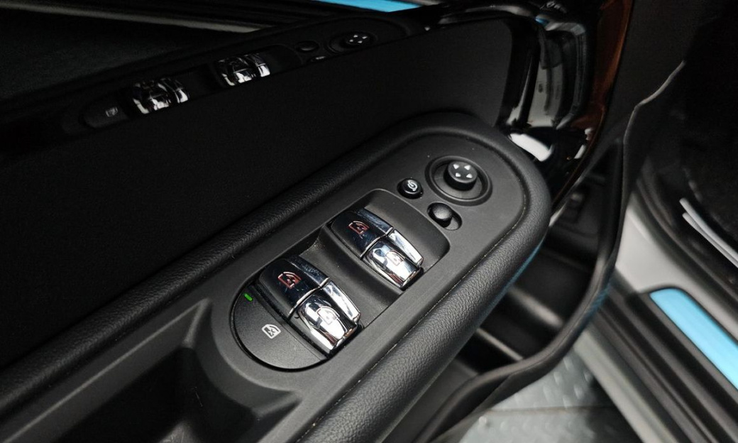 Mini Countryman Classic Plus Launch Pack, 2024