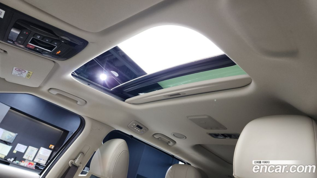 Kia Carnival 7-Seater Signature, 2023