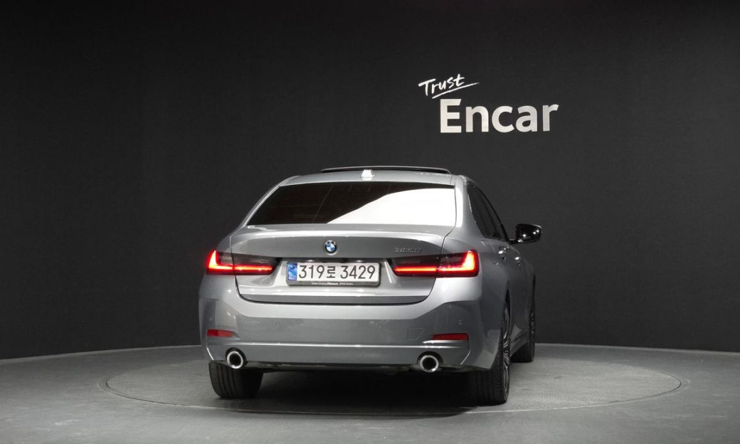 BMW 3-Series 320i, 2025