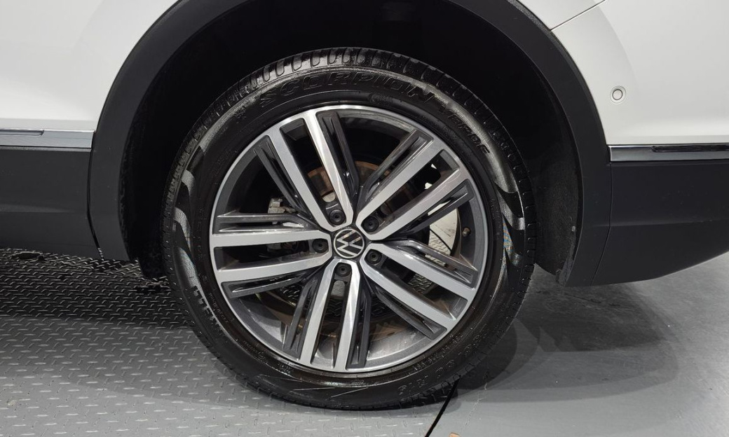 Volkswagen Tiguan 2.0 TSI Prestige, 2024