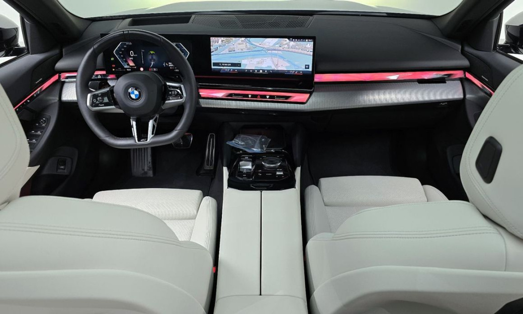 BMW 5-Series 520i M Sport, 2025
