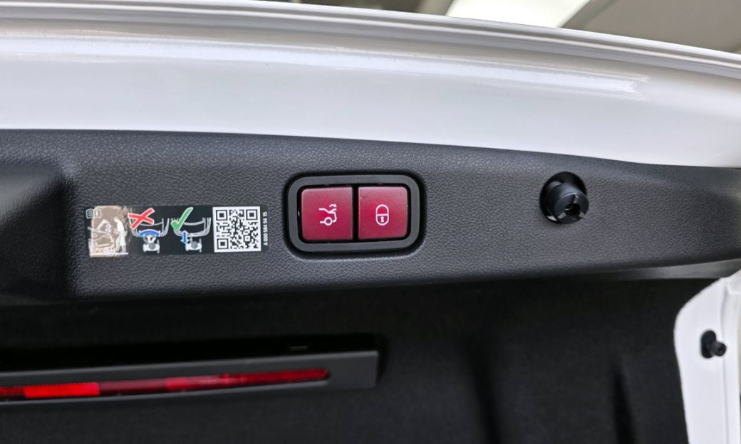 Mercedes-Benz E-Class E200 Avantgarde, 2025