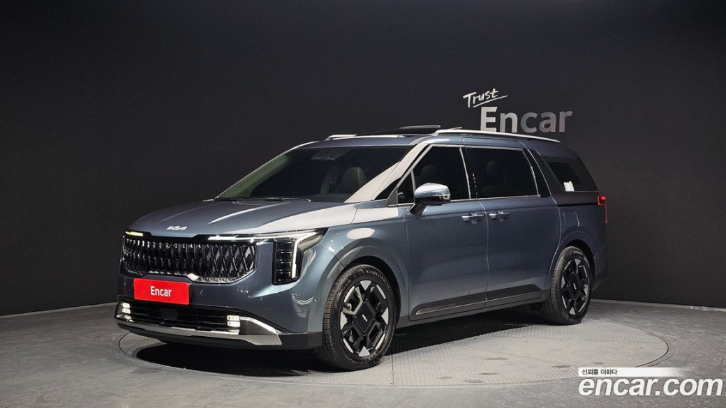 Kia Carnival 9-Seater Signature, 2024
