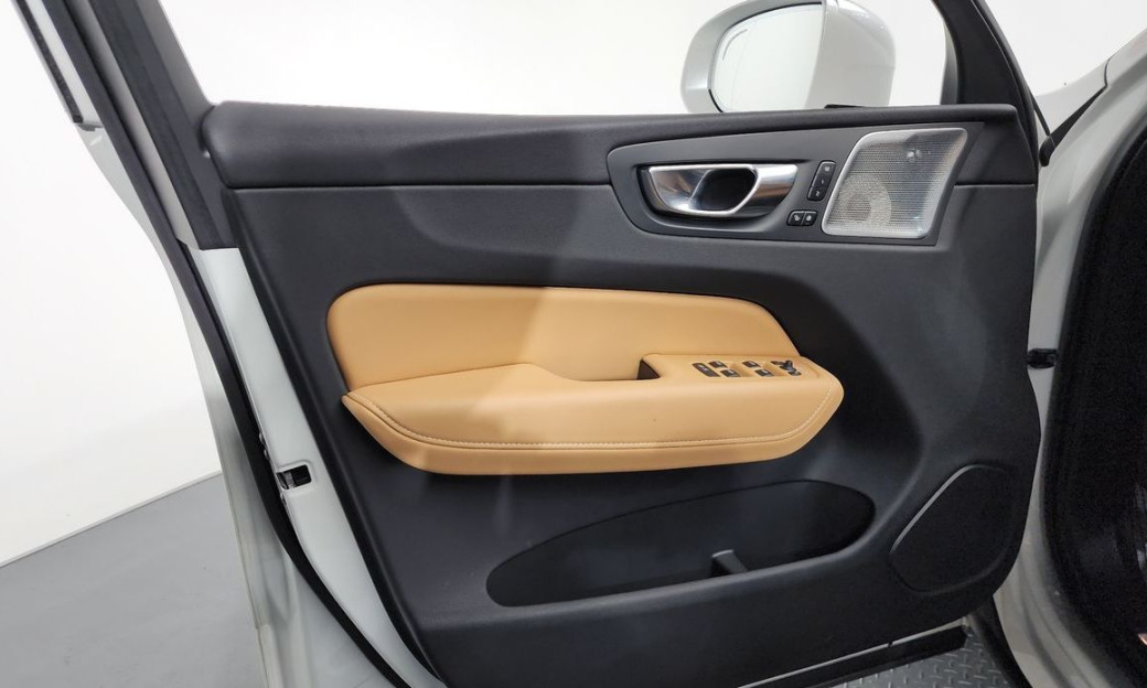 Volvo XC60 B5 Ultra Bright, 2025