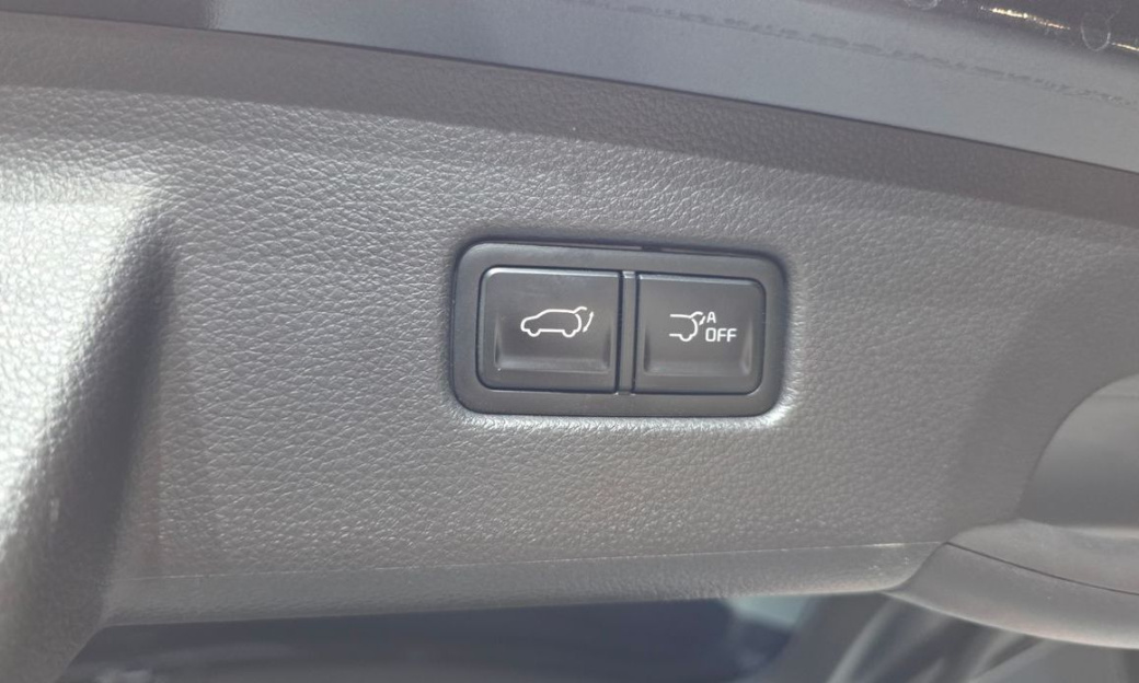 Kia Carnival 7-Seater Signature, 2024