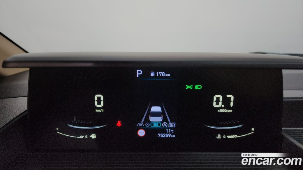 Hyundai Staria 4WD Tourer 9-Seater, 2023