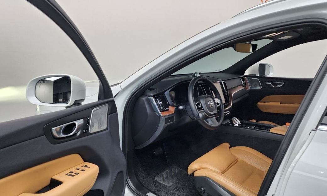 Volvo XC60 B5 Ultimate Bright, 2024