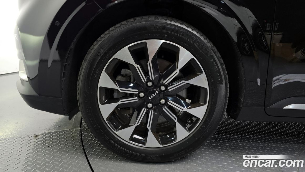 Kia Carnival 9-Seater Signature, 2023