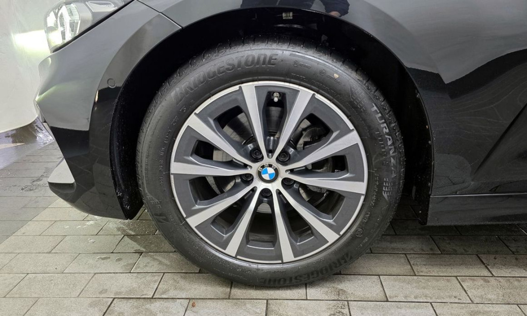 BMW 3-Series 320i Touring, 2024