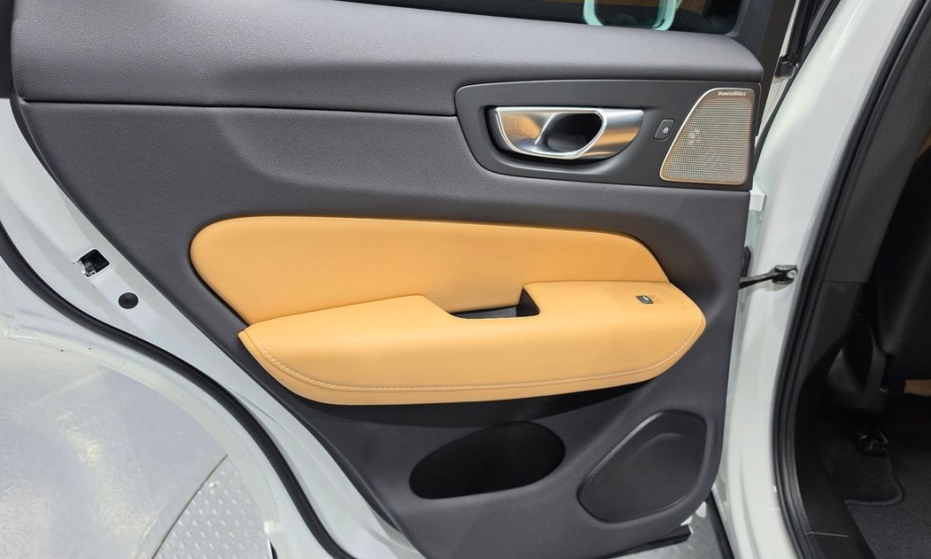 Volvo XC60 B5 Ultimate Bright, 2024