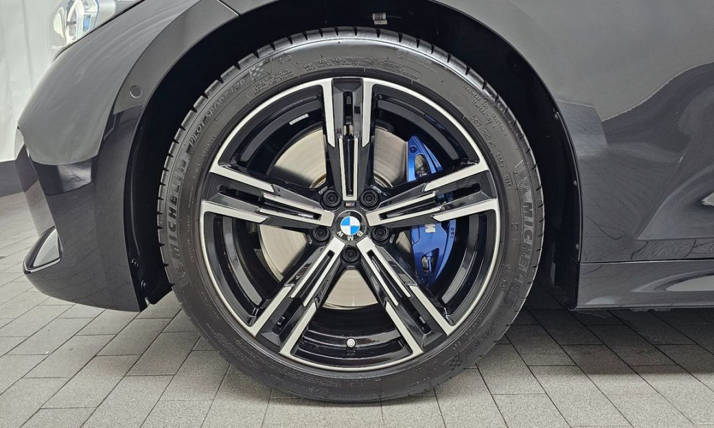 BMW 3-Series 320i M Sport, 2025