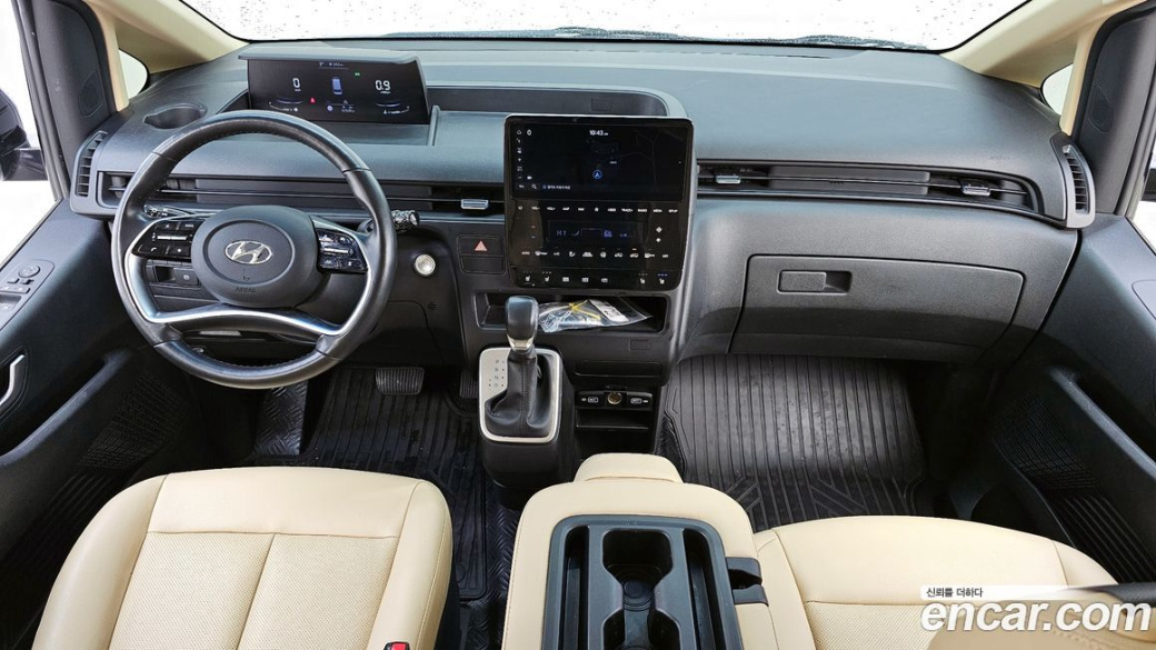 Hyundai Staria Tourer 11-Seater, 2023