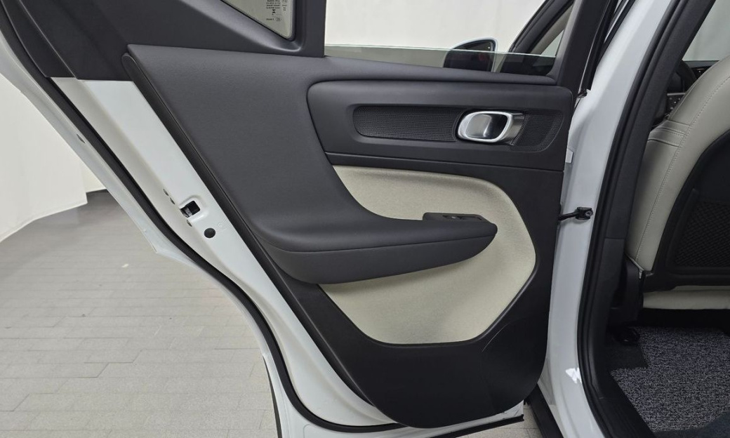 Volvo XC40 B4 Ultra Bright, 2025