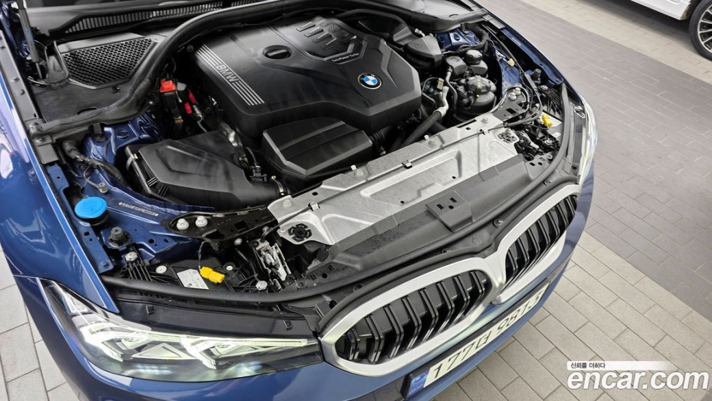 BMW 3-Series 320i, 2023